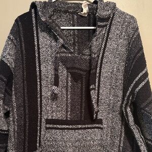 Black & white hooded pullover size M